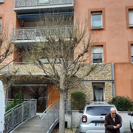 Les Romarins, Impeccable Et Son Parking Prive Nyons